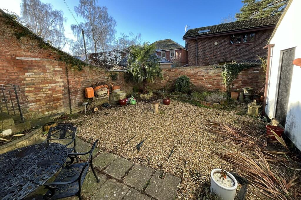 Flat 3, 110 Evesham Road, Cheltenham, Gloucestersh