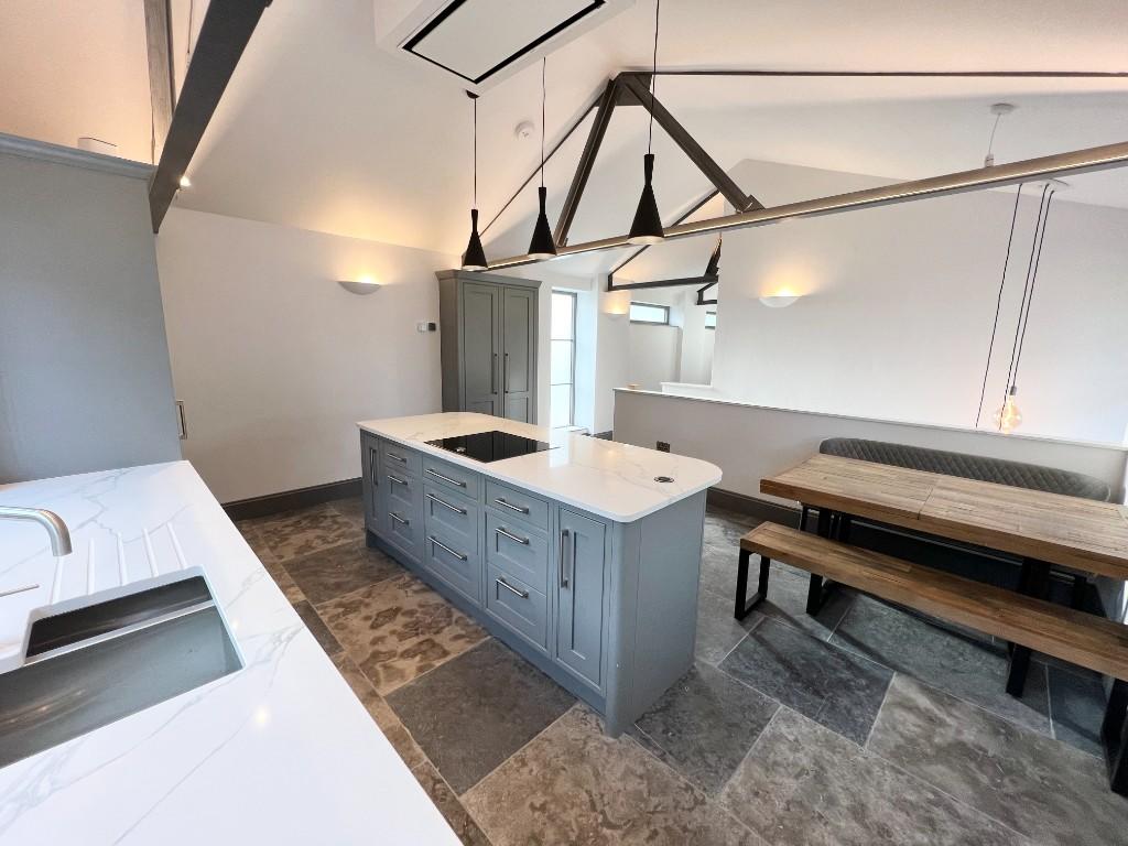 KITCHEN /DINING AREA