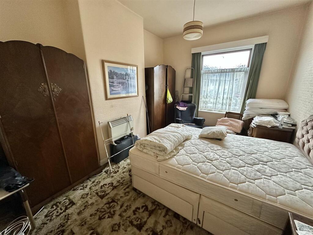 Bramleys Estate Agents - Cleckheaton Road - Low Mo