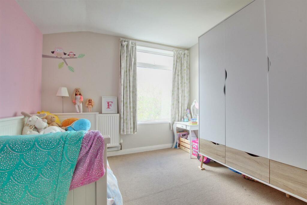 BEDROOM 2 (REAR)
