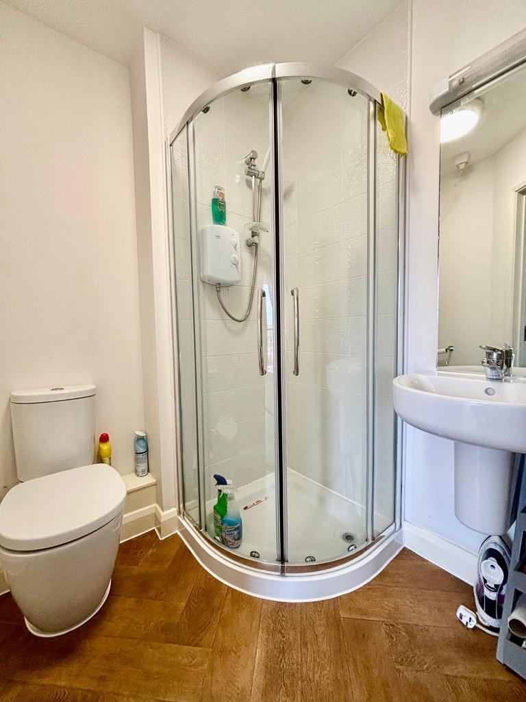 En-Suite To Bedroom 1