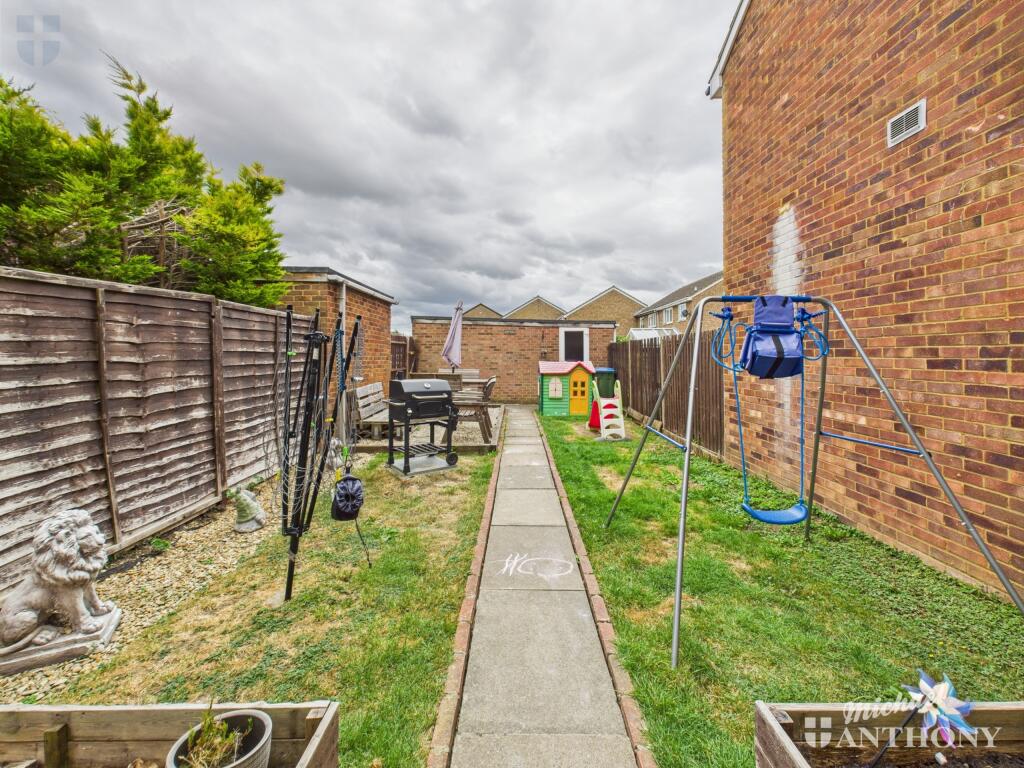 CAM03852G0-PR0352-STILL017