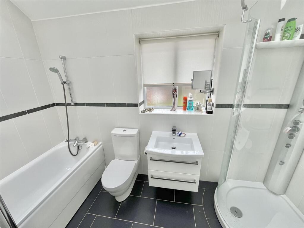 En Suite Bathroom