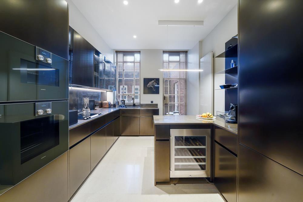 Flat 2, 17 Grosvenor Square W1K 6LB-LowRes-3.jpg