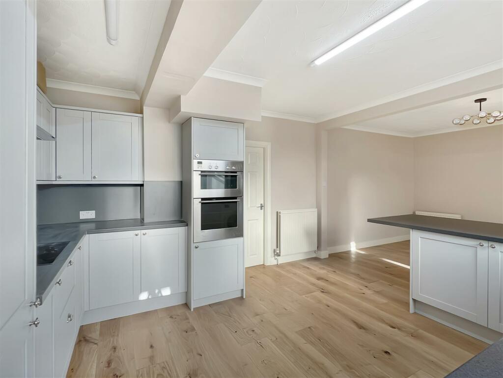 kitchen 1.jpg