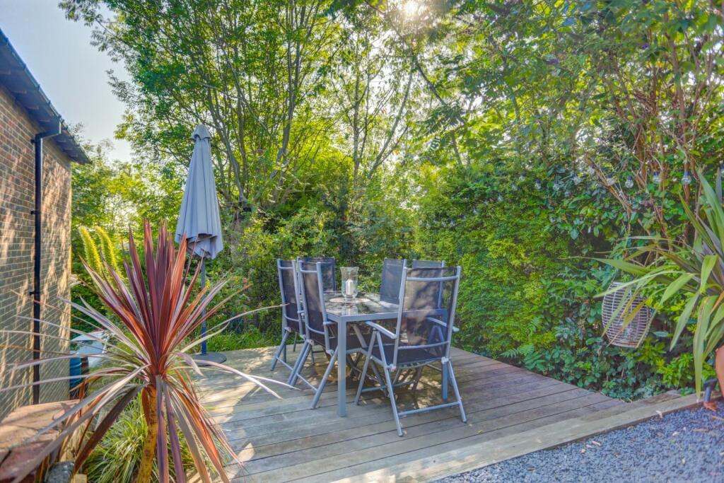 Garden Dining Area.jpg
