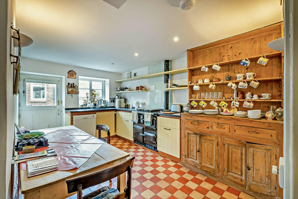 8593269-interior0...