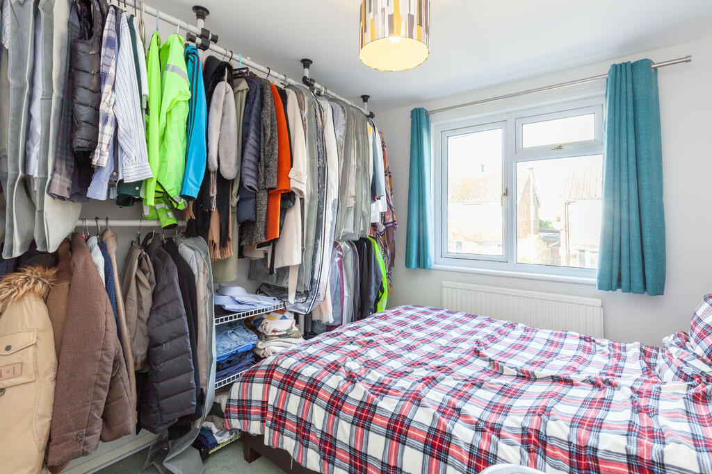 Bedroom 1- Angle ...