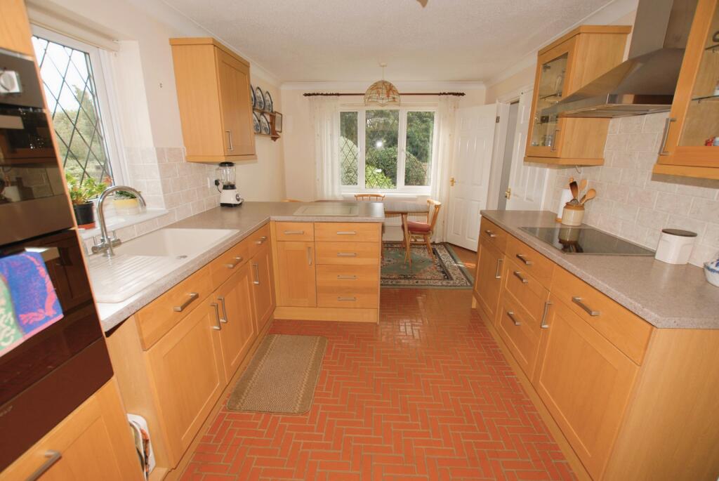 Kitchen/dining rm