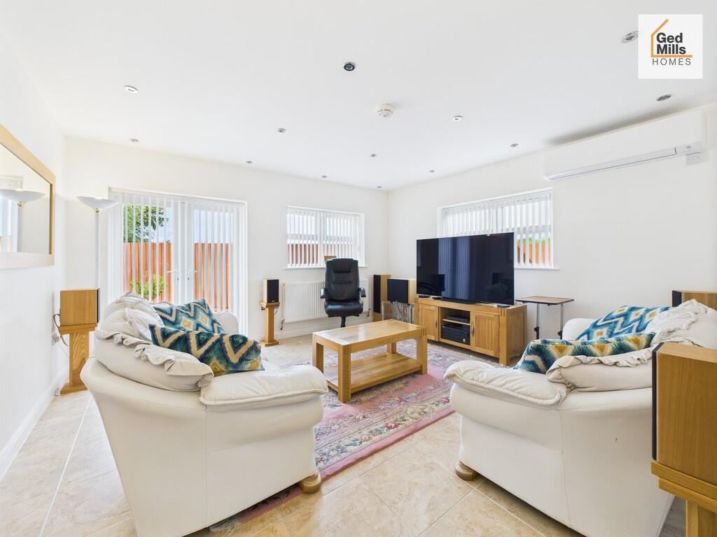 CAM04261G0-PR0083...