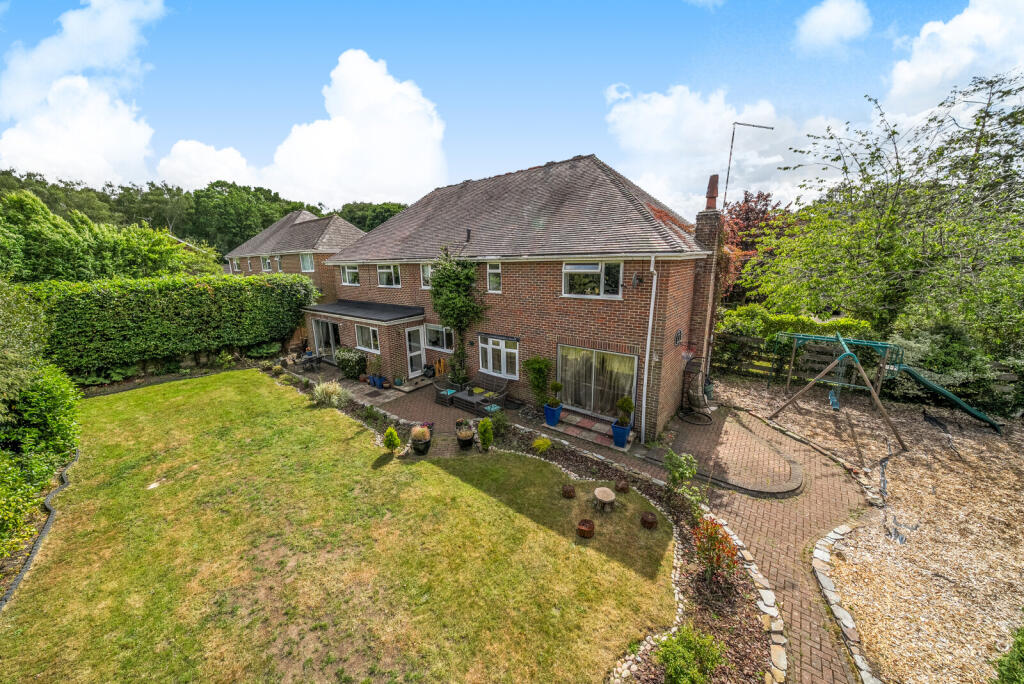 1299911-5-683804b...