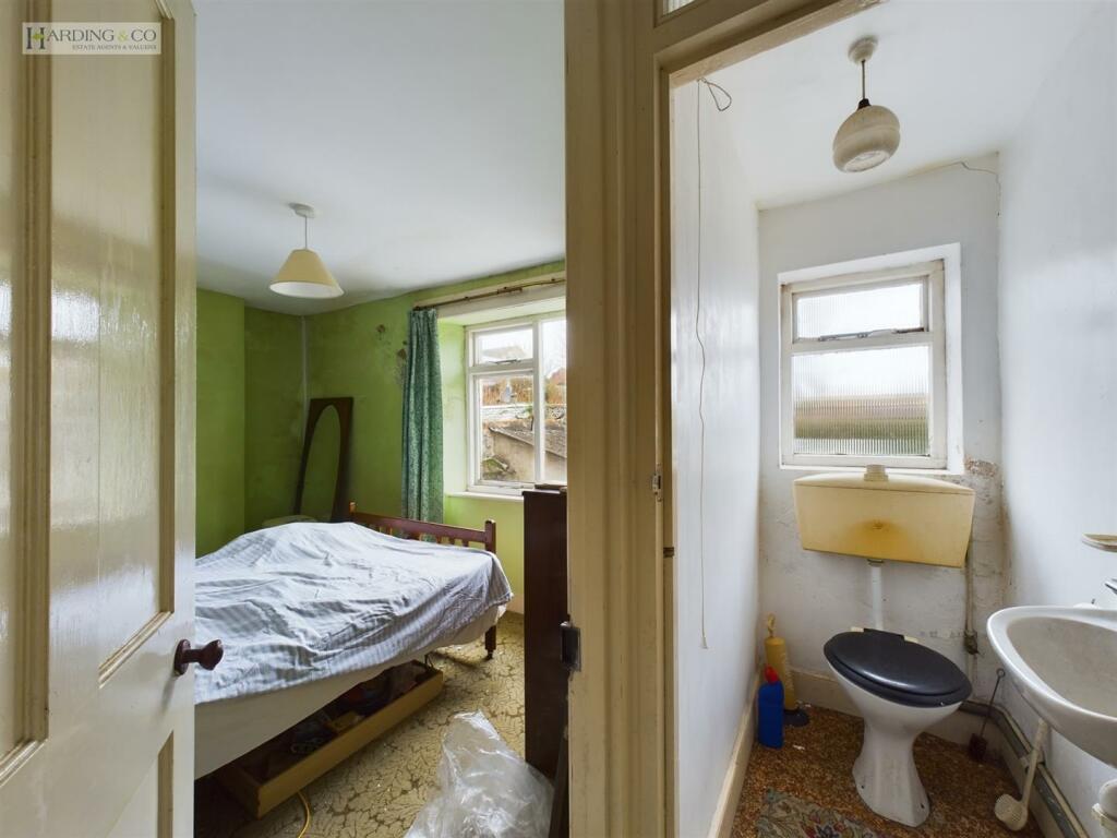 Bedroom 2 and WC (16).jpg