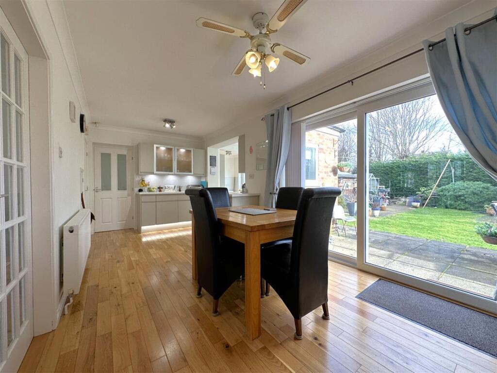 Dining Room Through To Kitchen 806