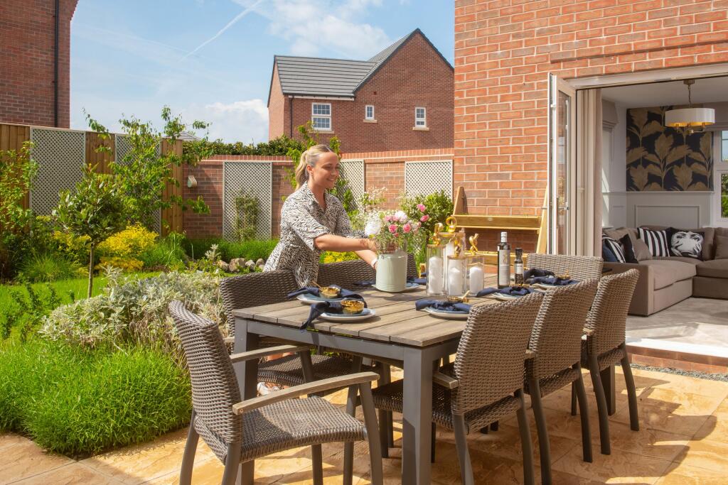 DWH EM Stonebridge Fields Lifestyle Summer