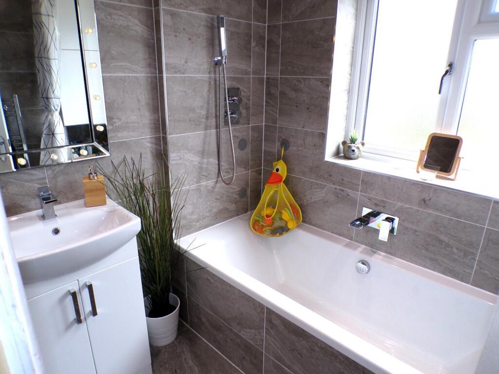 CliftonSt69bath1.JPG