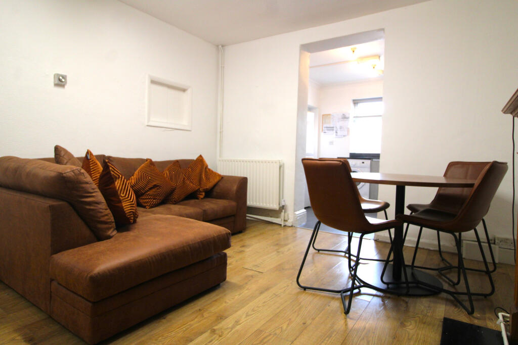 5 bedroom 2 bathroom house for rent in Prime Sout