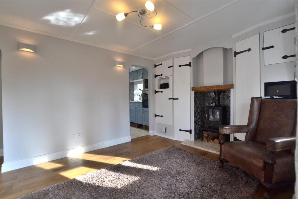 Living, Dining Room 4.JPG