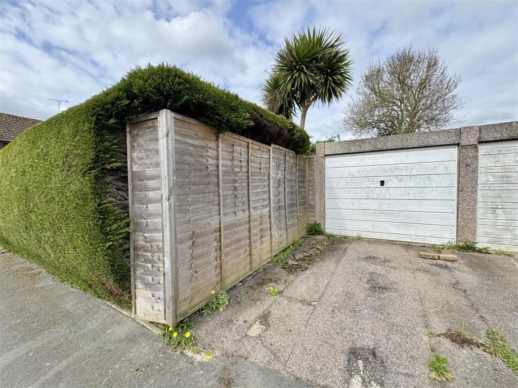 GARAGE &amp; DRIVEWAY