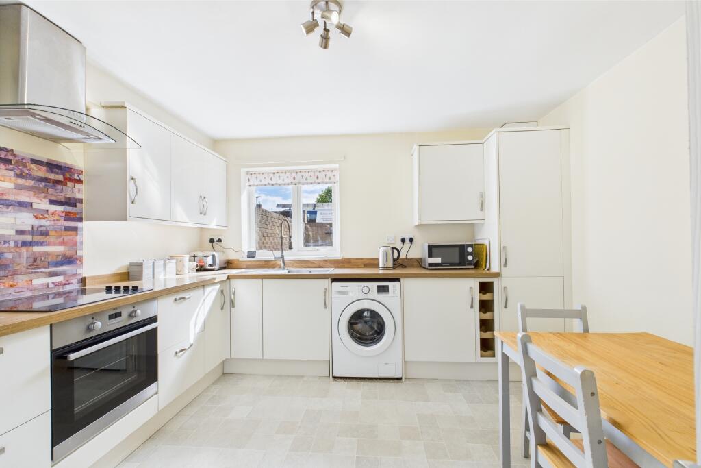 CAM04201G0-PR0083-STILL009