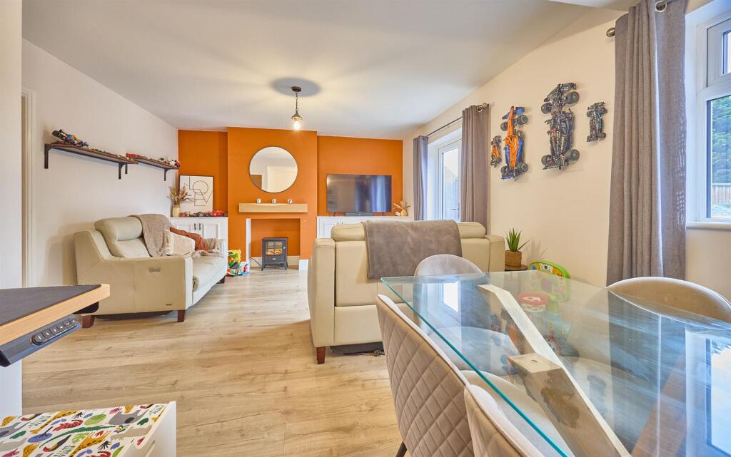 L shaped through lounge dining room to rear