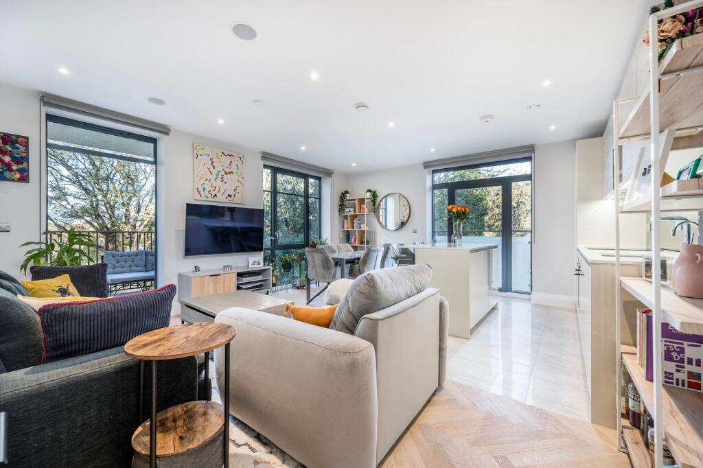 Holden Road, Woodside Park, N12