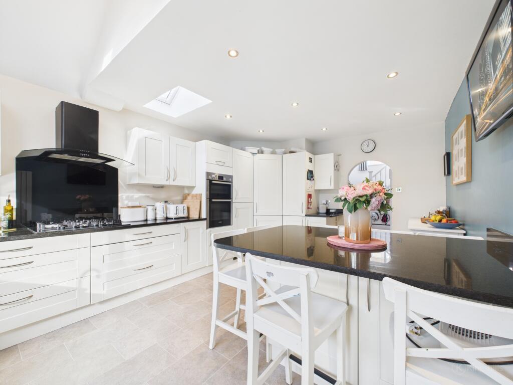 CAM02136G0-PR0491-STILL008 - Copy