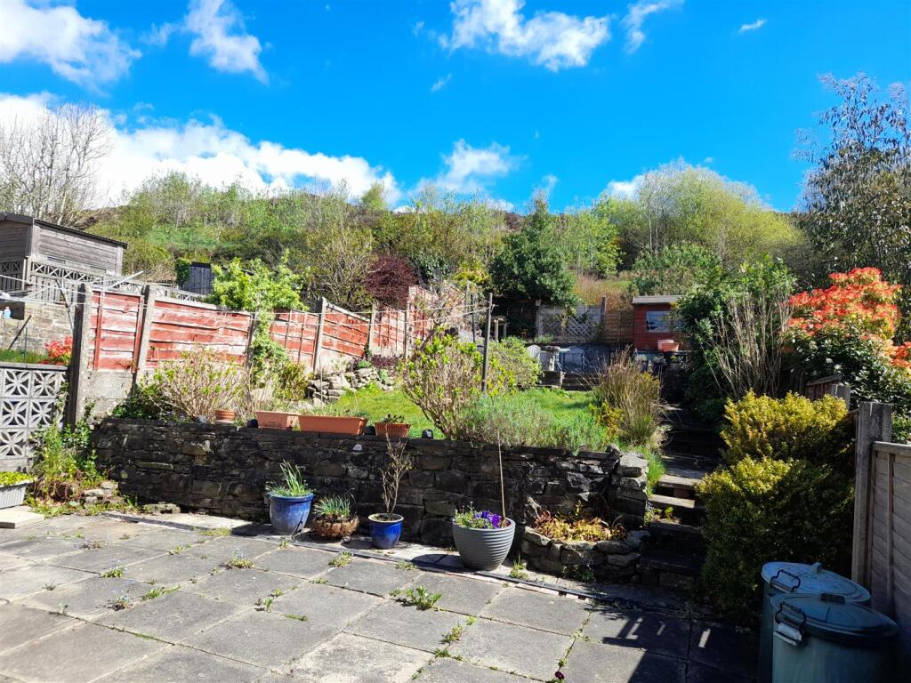 tonacliffe own garden pic.jpg