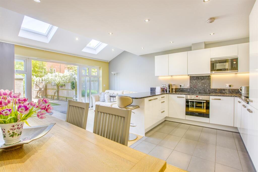 45 Greenwich Drive, HP11 1GT-8.jpg