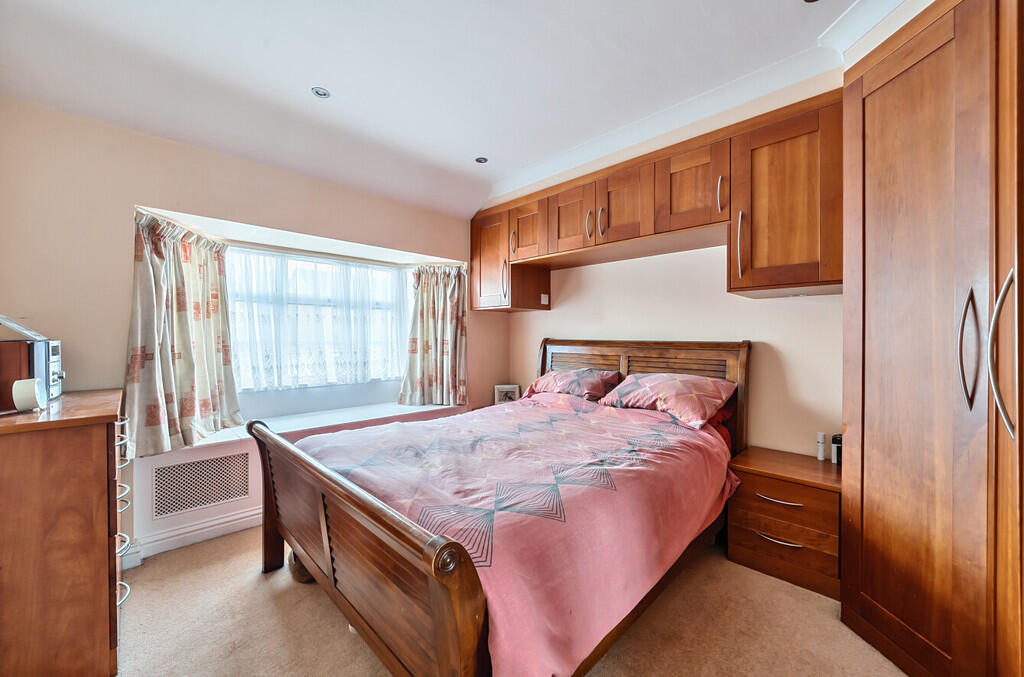 1328484-4-687f3ea...