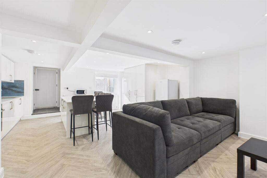 Living Room / Kitche