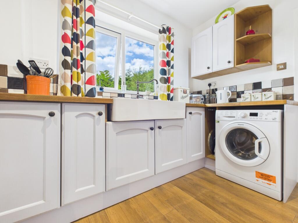 CAM03729G0-PR0127-STILL018