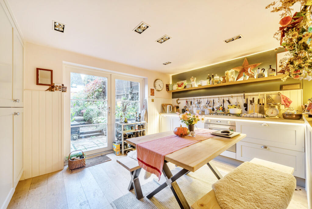 1373697-8-6902444...