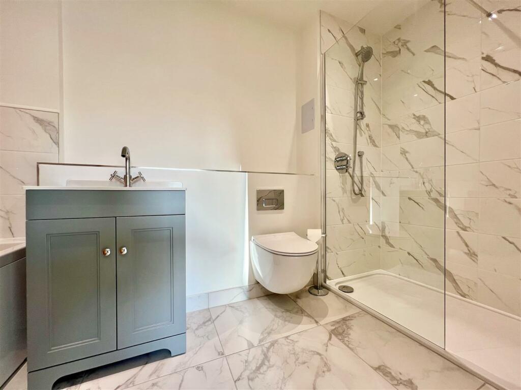 New bathroon.jpg