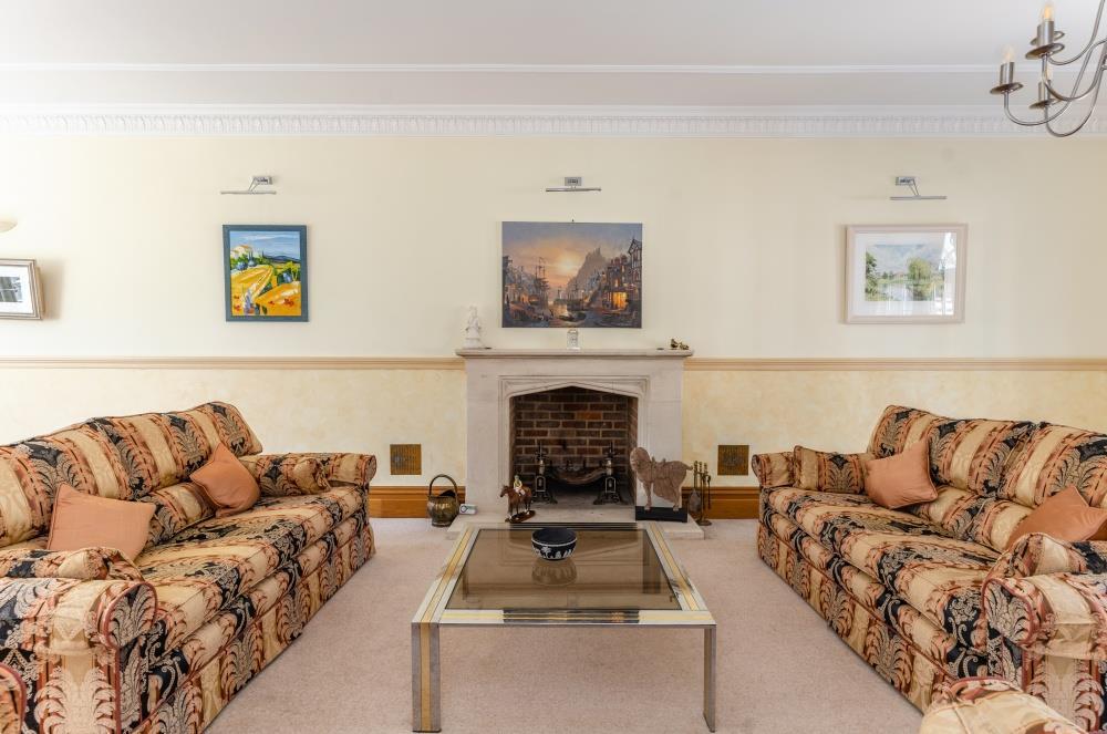 Living room 2.jpg