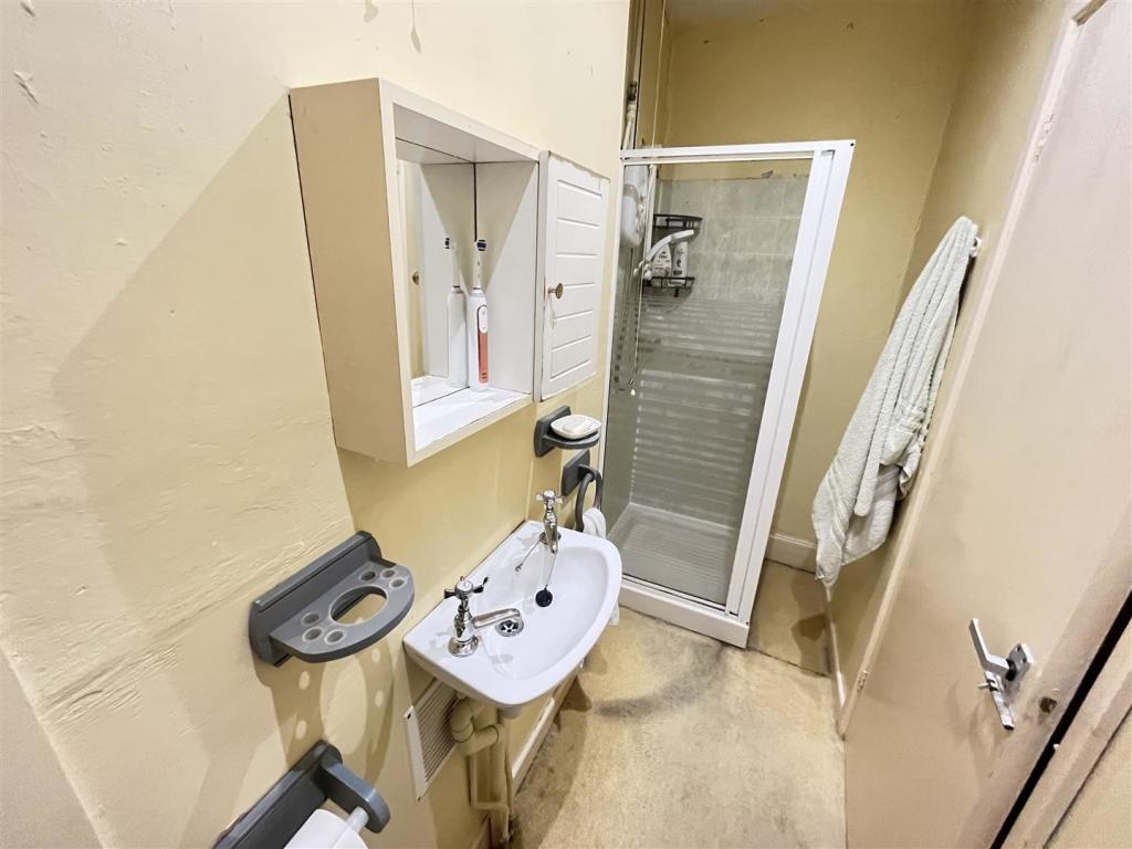 SHOWER ROOM