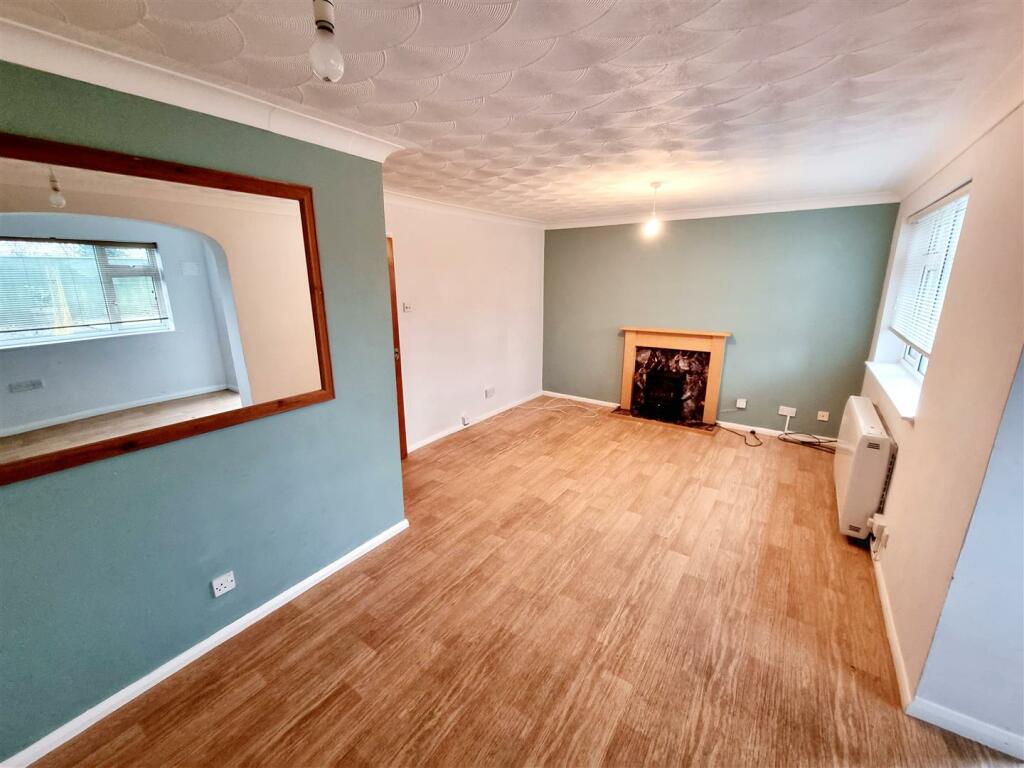 Sitting room 1.jpg