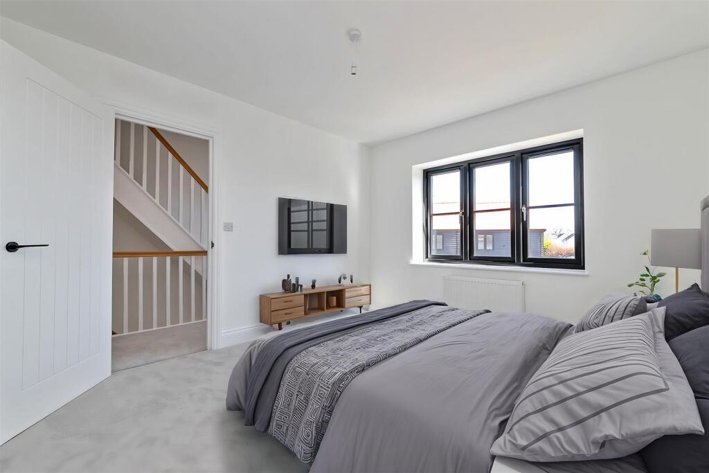 2RoseGardens-32 - Bedroom - Standard - 0.jpg