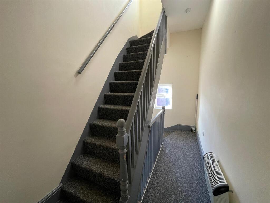 1st floor landing.jpg