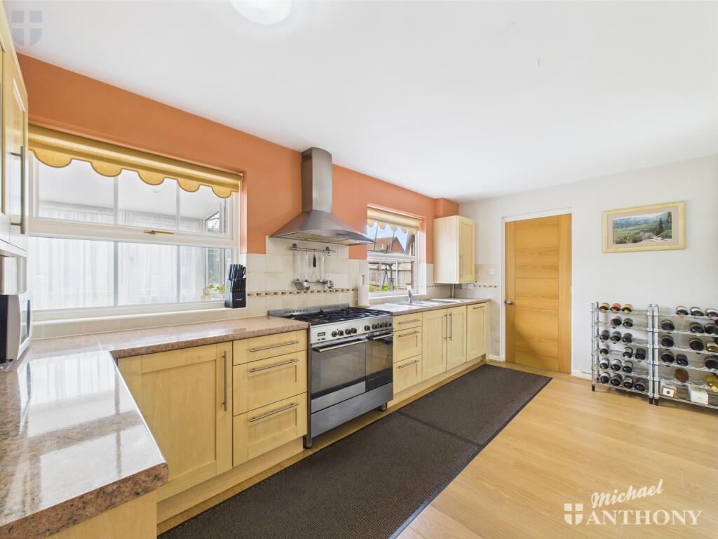 CAM03218G0-PR0656-STILL019