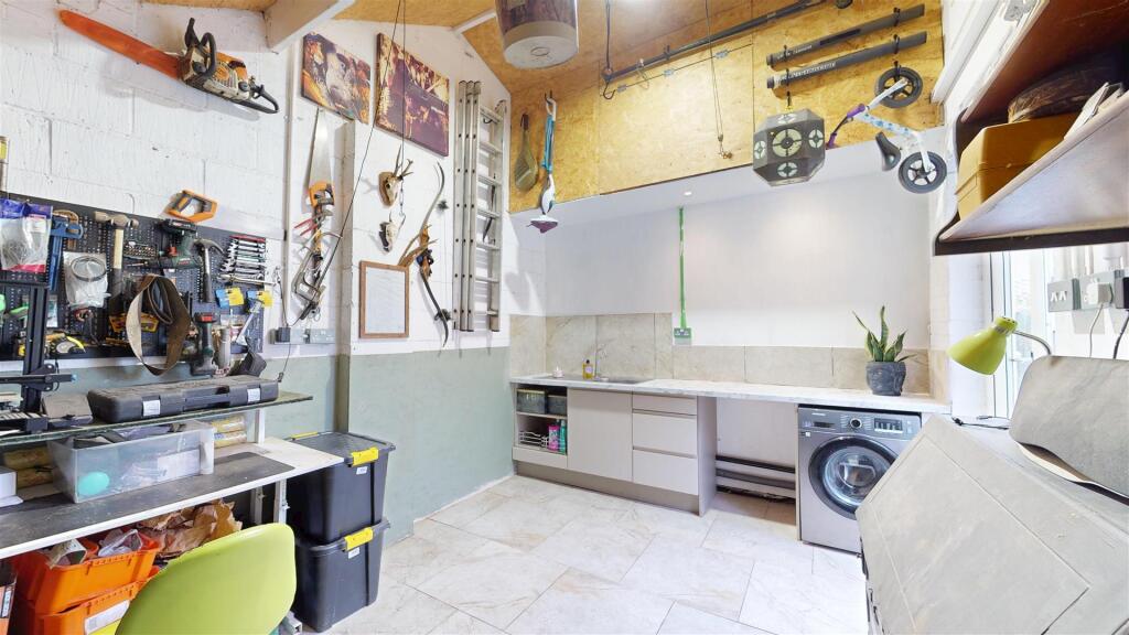 Gardeners Place 67, Utility Room.jpg