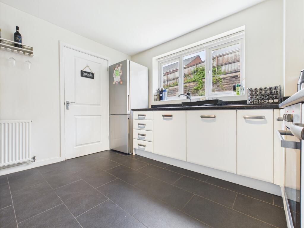 CAM03729G0-PR0094-STILL004