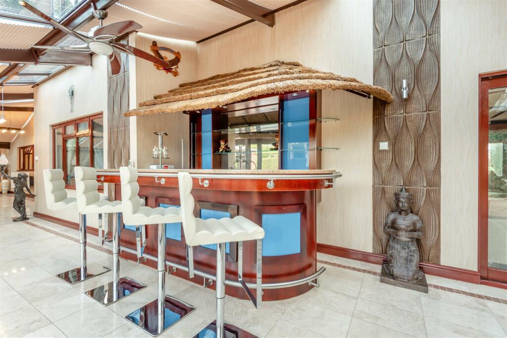 8539729-interior18.jpg