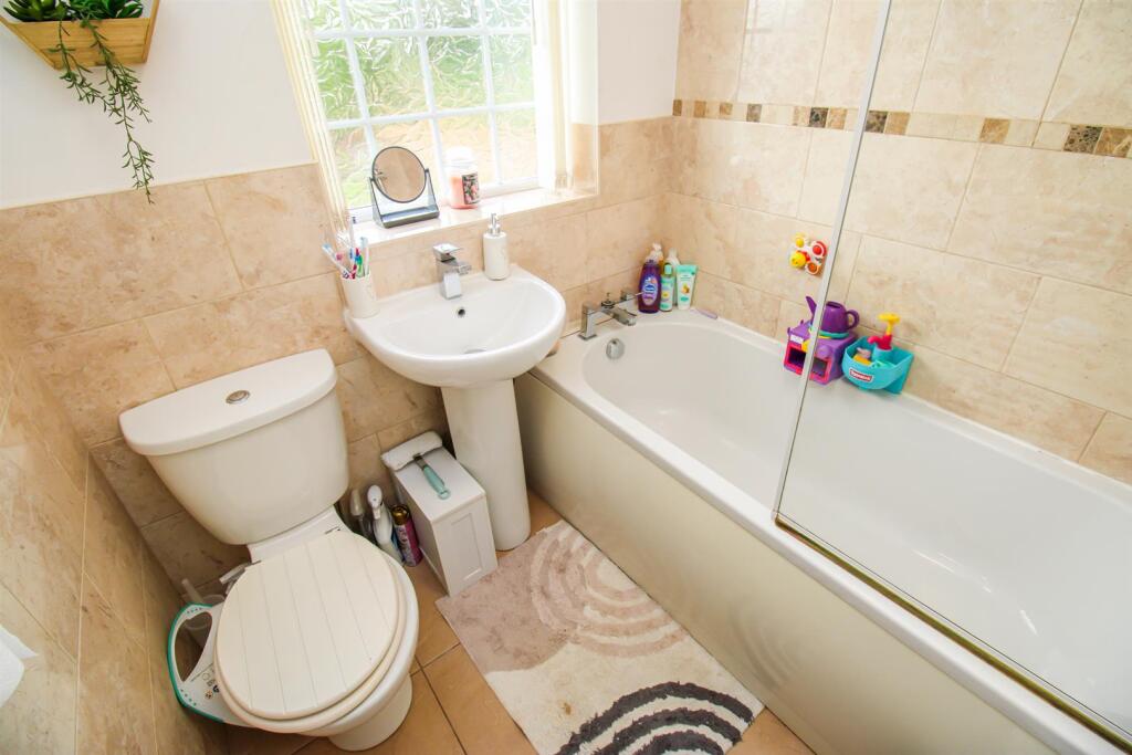 BATHROOM/W.C.