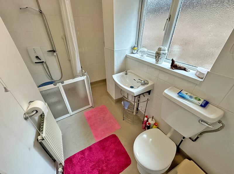 SHOWER ROOM