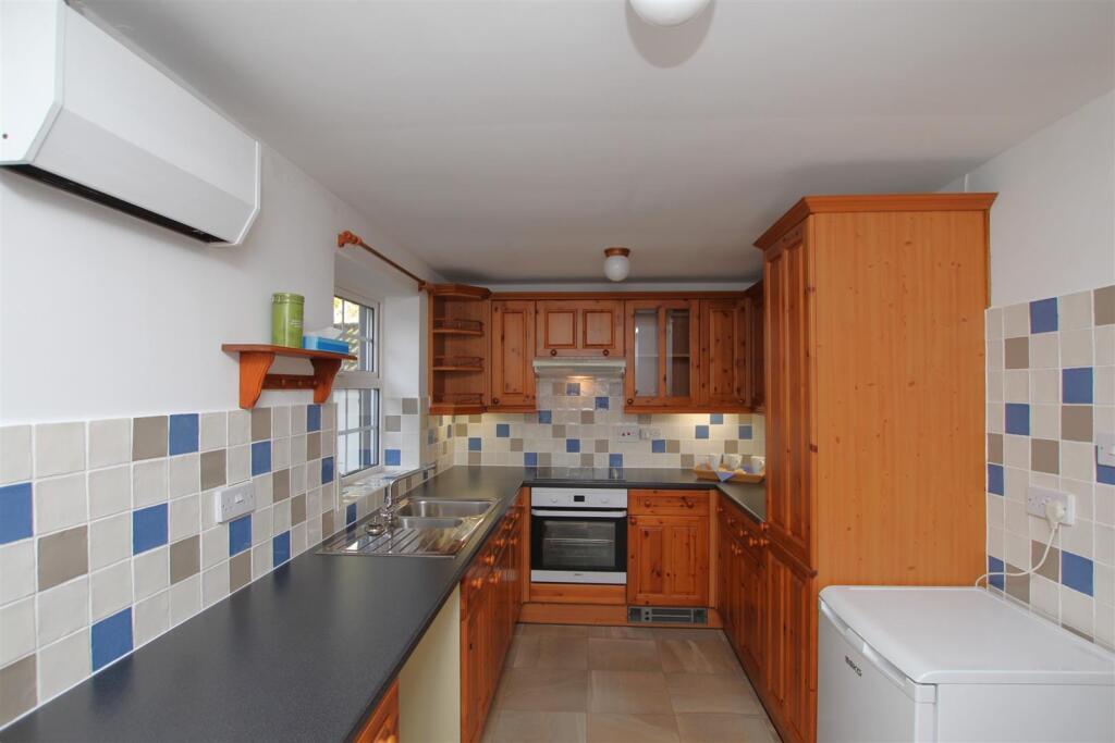 Fitted Cottage Kitchen - b.JPG