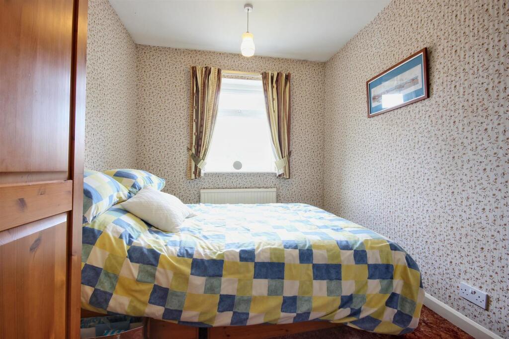 BEDROOM 2 (REAR)