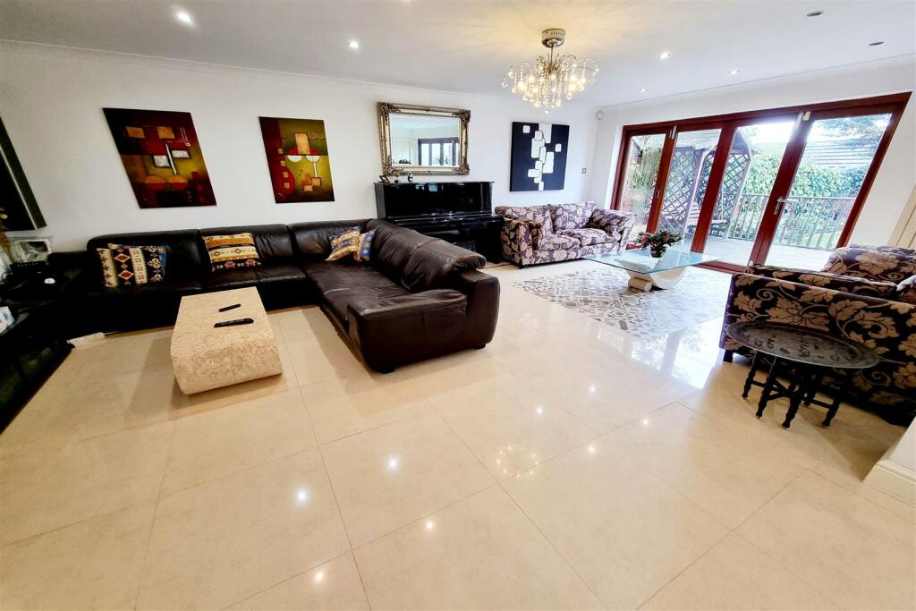 OPEN PLAN RECEPTION AREAS: PIC. 4