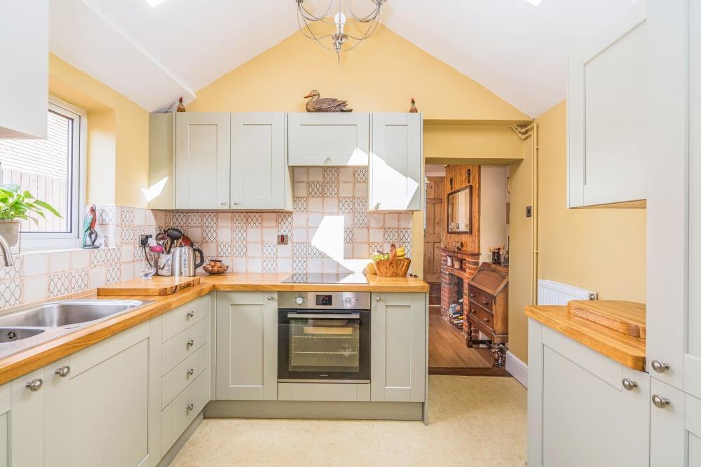 Kitchen 1.jpg