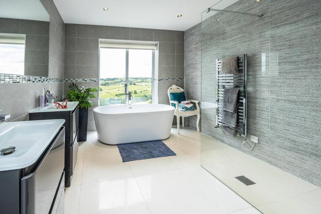 205FLDews-280525-...