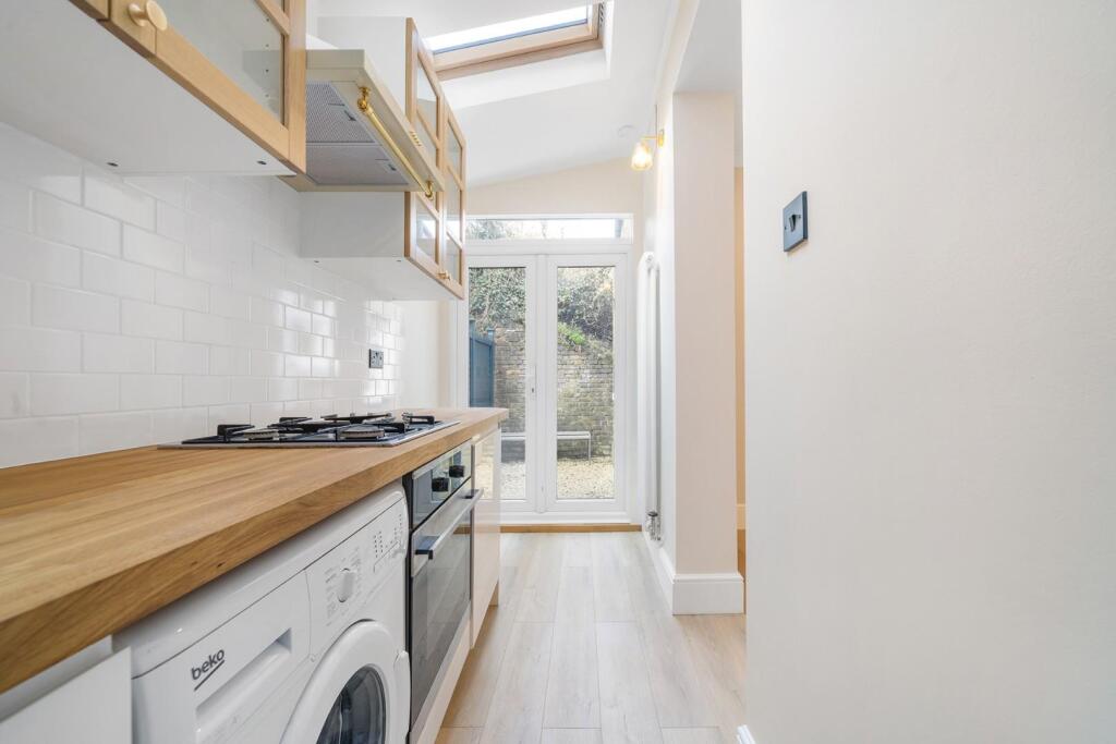 Kitchen (2).jpg